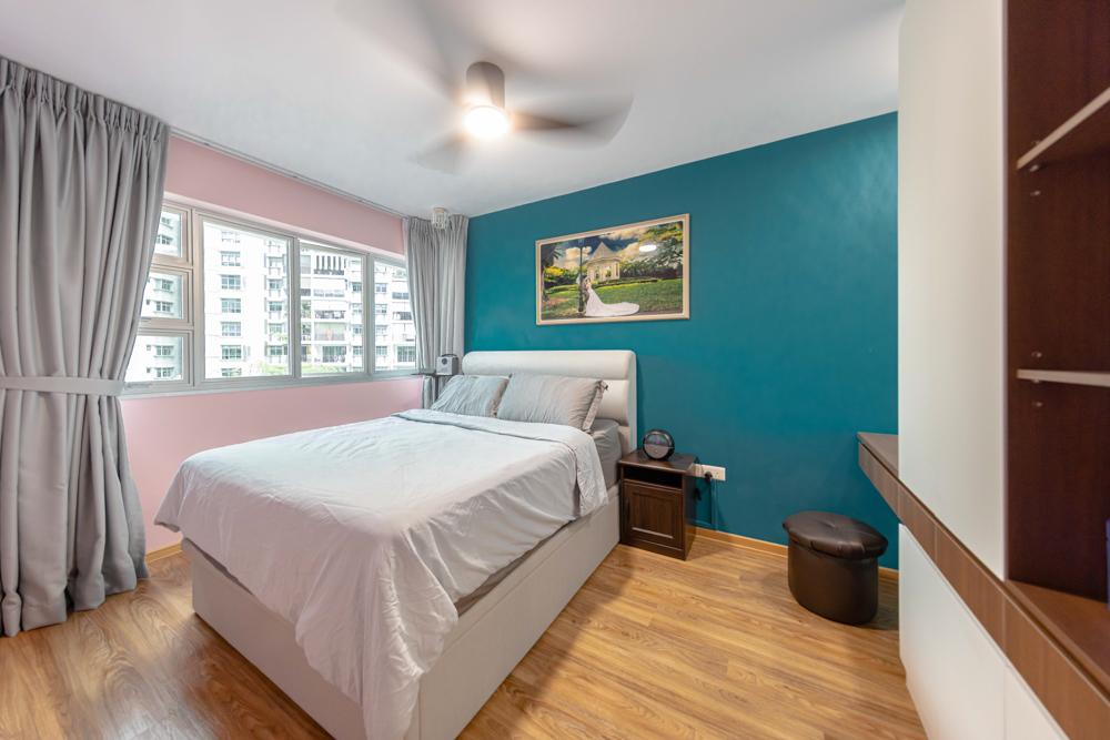 Modern Bedroom with Vinyl Flooring and Wardrobe