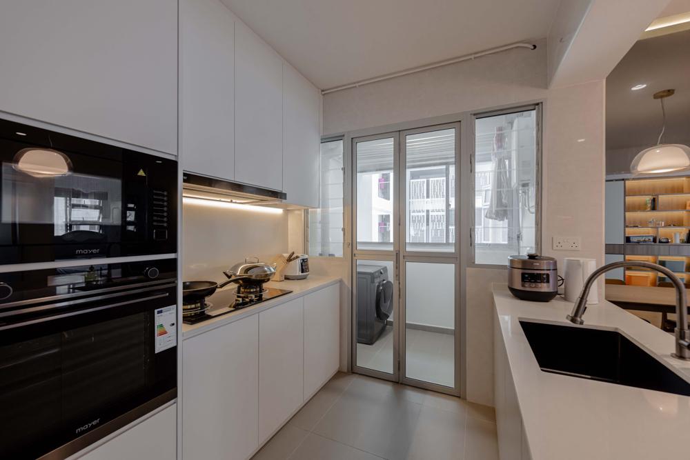 Scandinavian Kitchen with Countertop and Open Kitchen