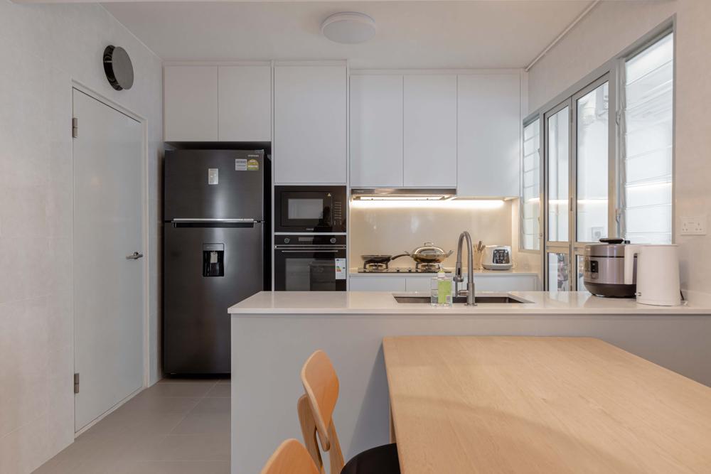 Scandinavian Kitchen with Countertop and Open Kitchen