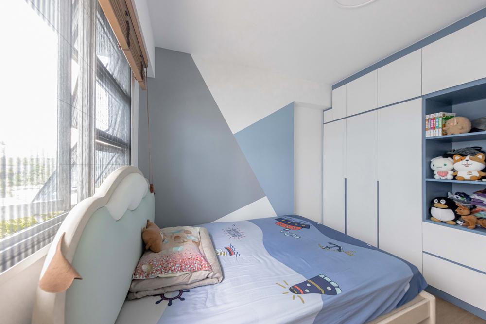 Scandinavian Bedroom with Vinyl Flooring and Wardrobe