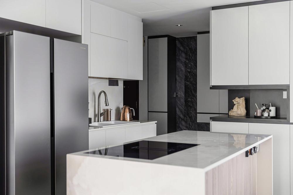 Modern Kitchen with Countertop and Kitchen Island