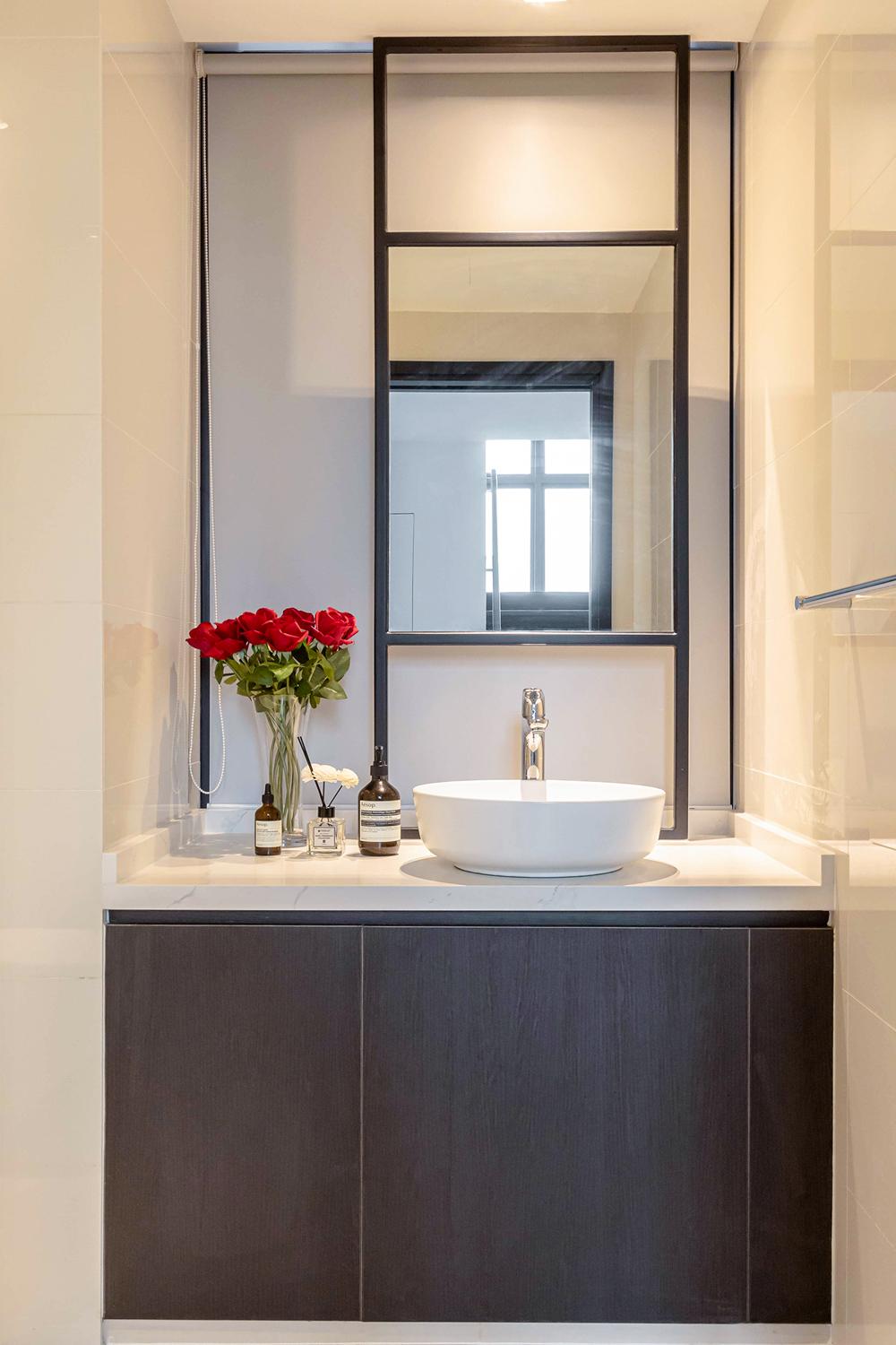 Modern Bathroom with Mirror and Vanity Counter