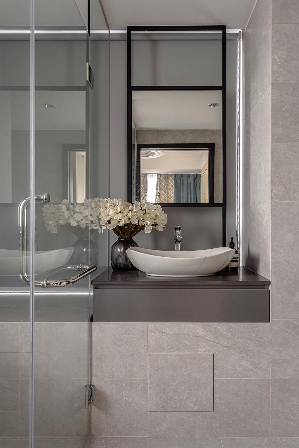 Modern Bathroom with Homogeneous Tiles and Mirror