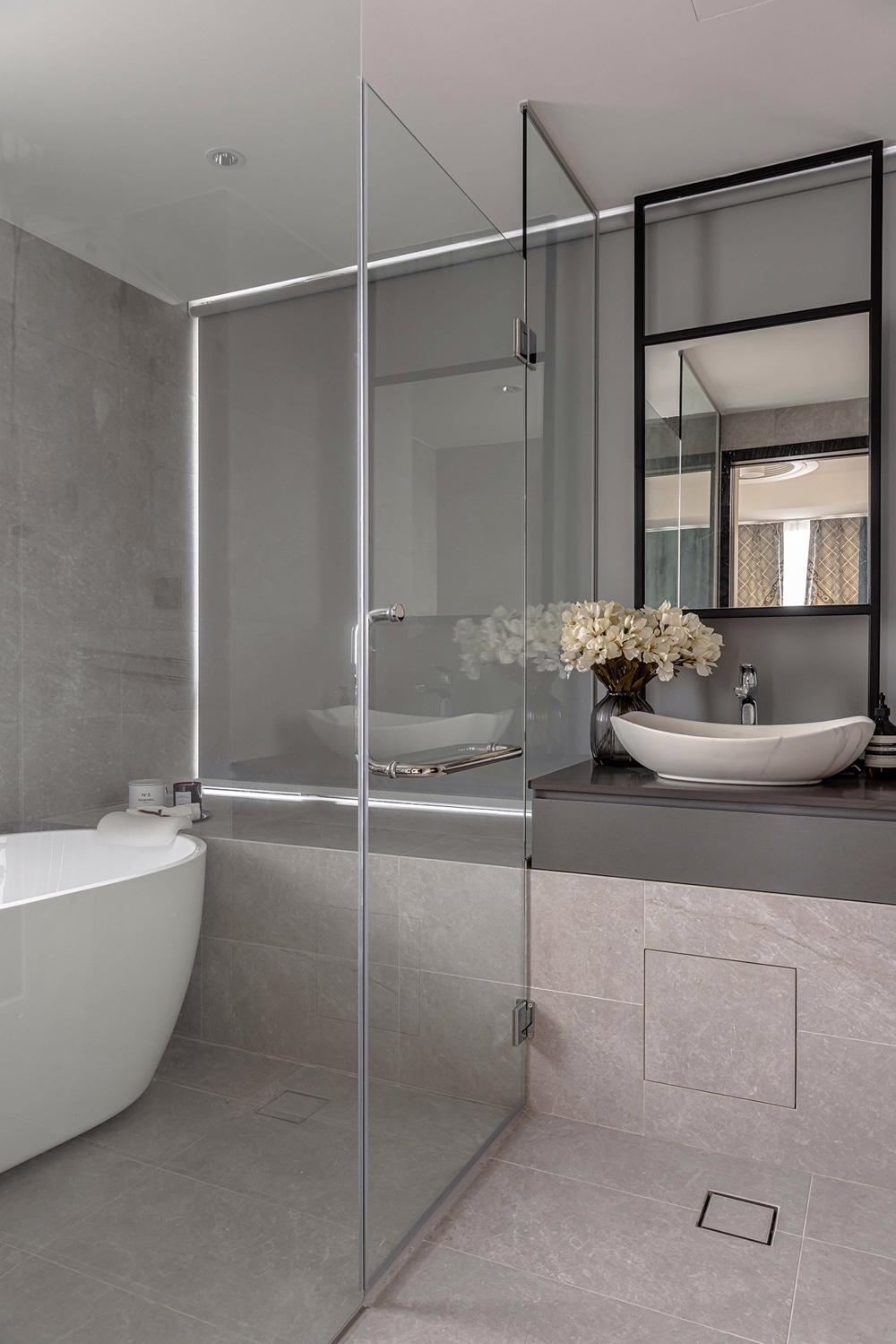 Modern Bathroom with Homogeneous Tiles and Mirror