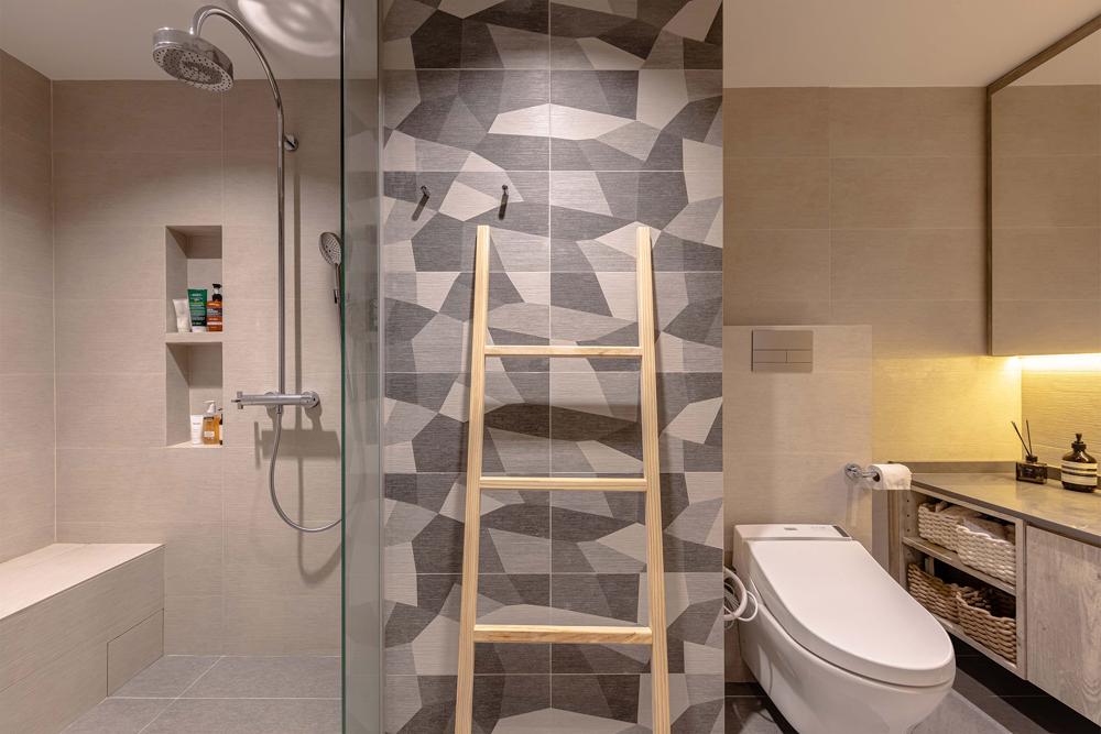 Modern Bathroom with Homogeneous Tiles and Mirror