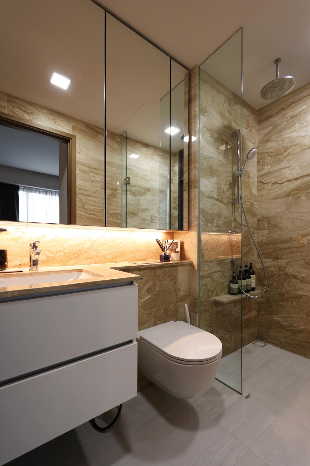 Modern Bathroom with Countertop and Mirror