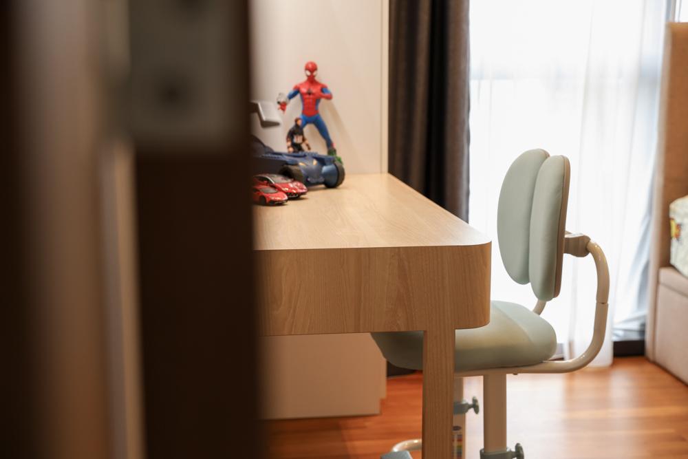 Modern Bedroom with Storage Cabinets and Computer Table