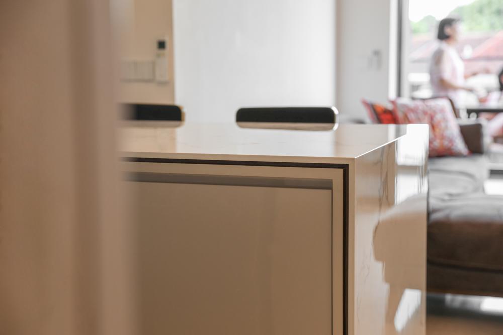 Modern Kitchen with Countertop and Kitchen Island