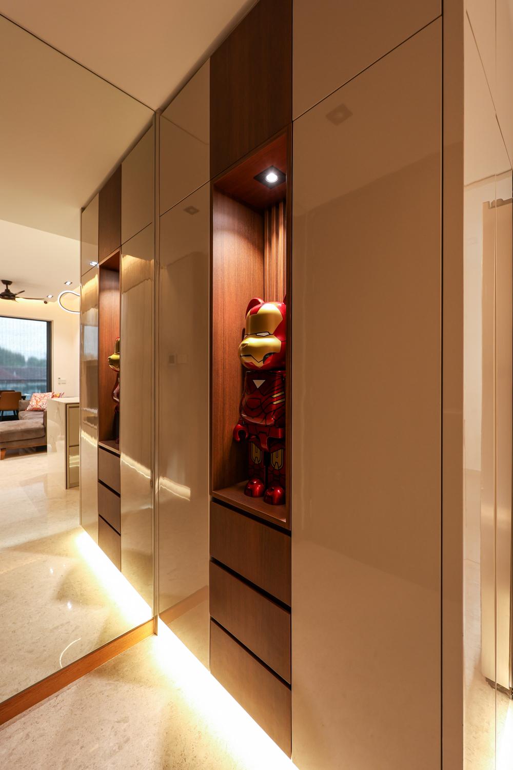 Modern Foyer with Mirror and Cove Lighting