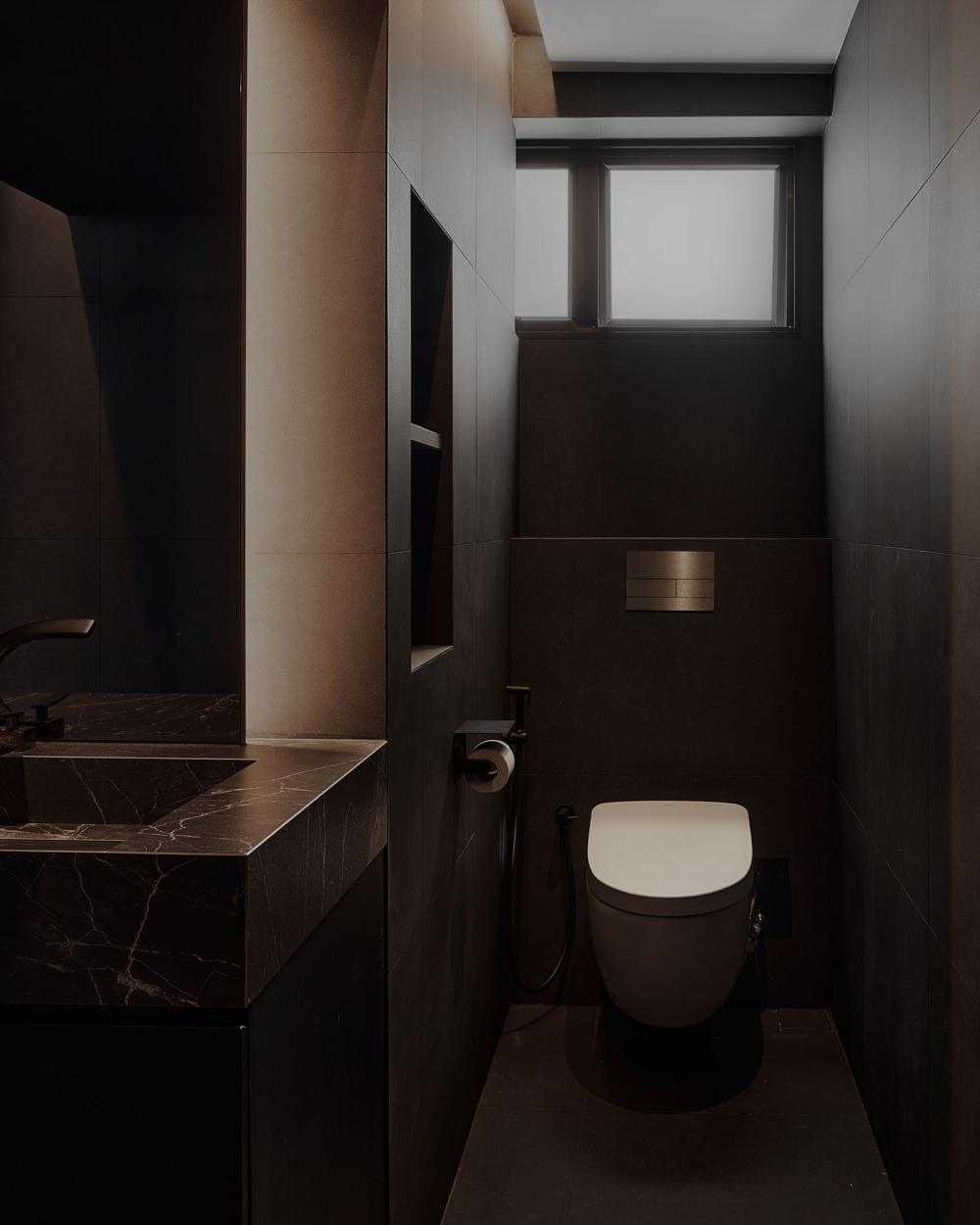 Contemporary Bathroom with Mirror and Rainshower