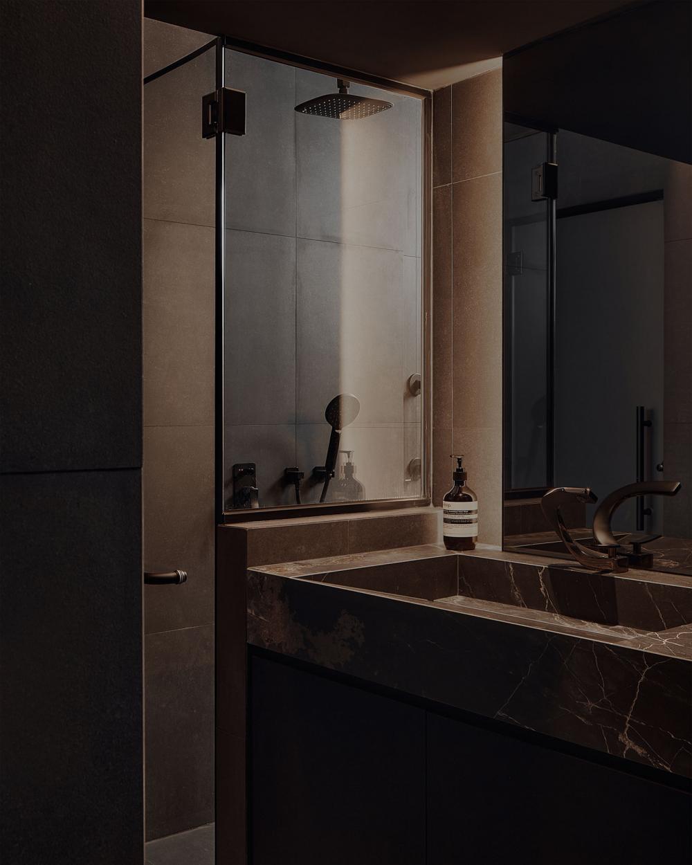 Contemporary Bathroom with Mirror and Rainshower