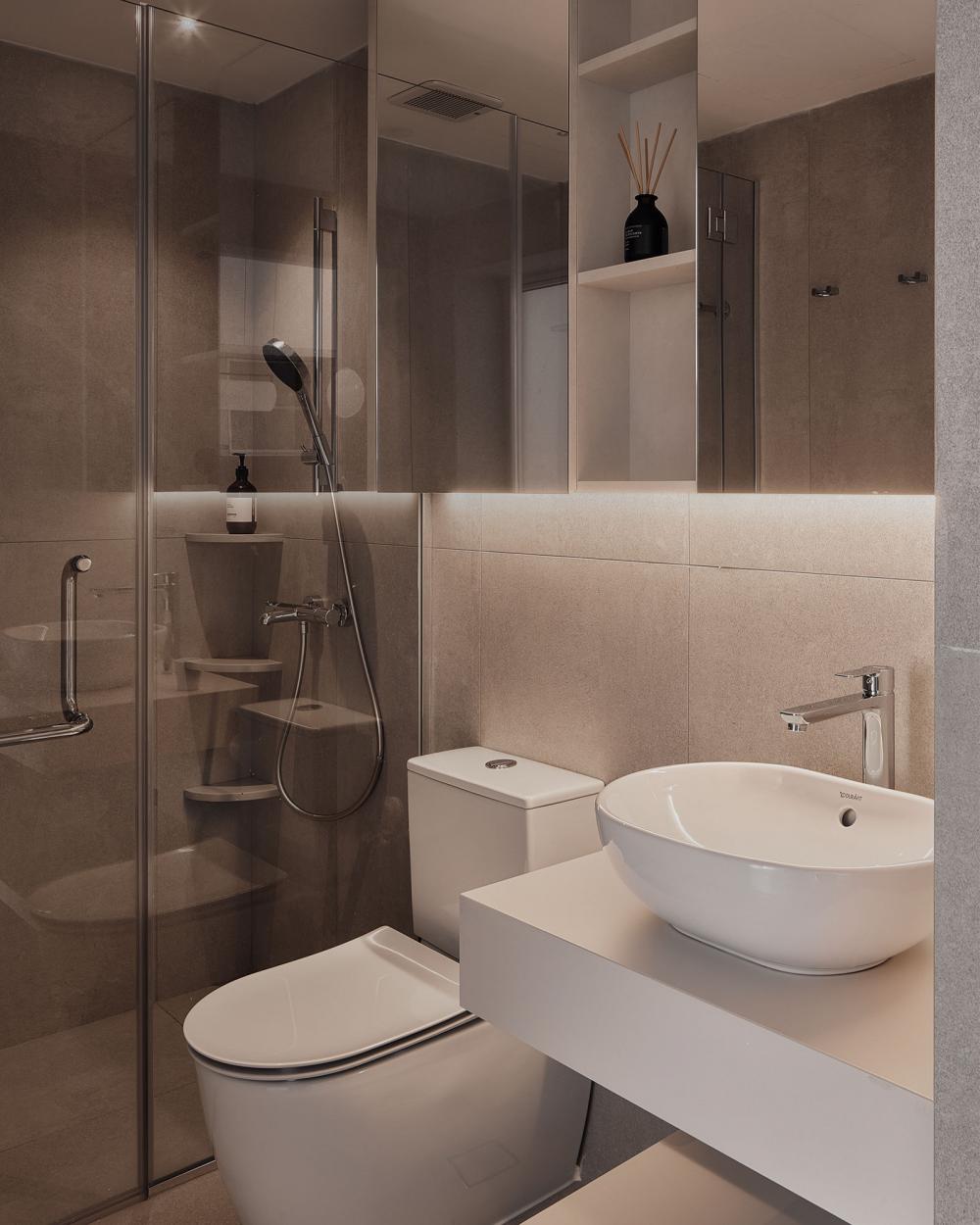Minimalist Bathroom with Mirror and Mosaic