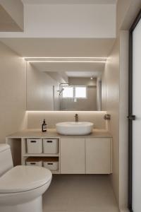 Minimalist Bathroom at 685 Race Course