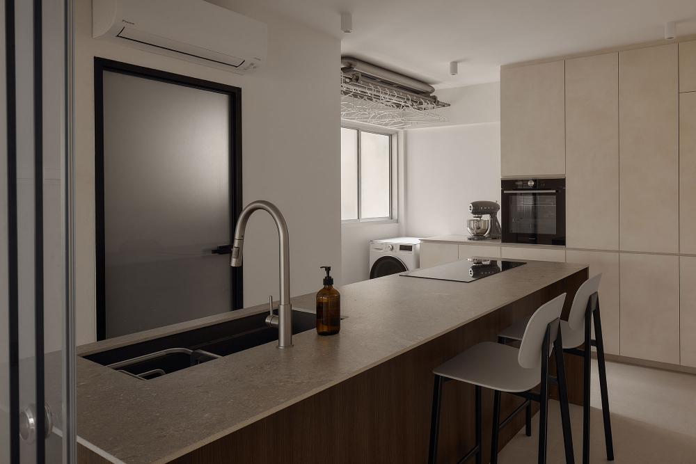 Minimalist Kitchen with Countertop and Homogeneous Tiles