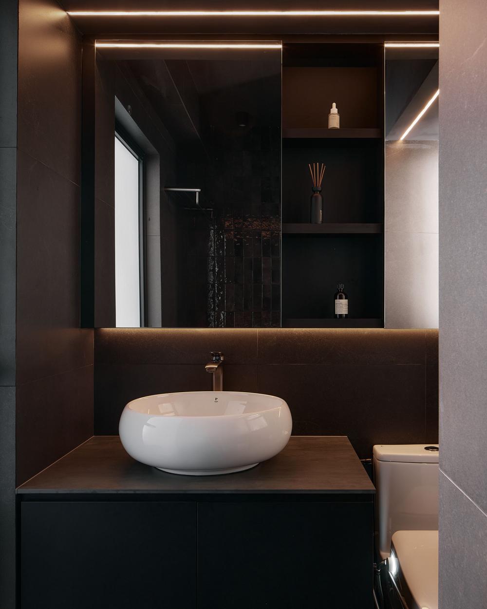 Contemporary Bathroom with Countertop and Marble Floor