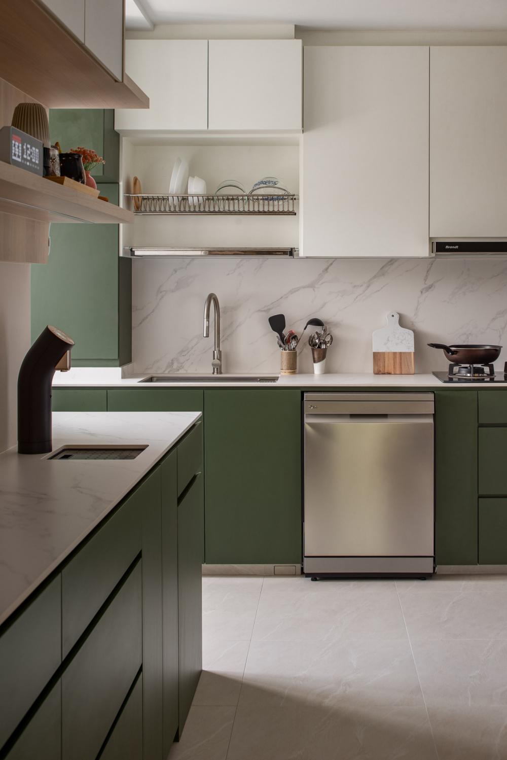Contemporary Kitchen with Countertop and Homogeneous Tiles