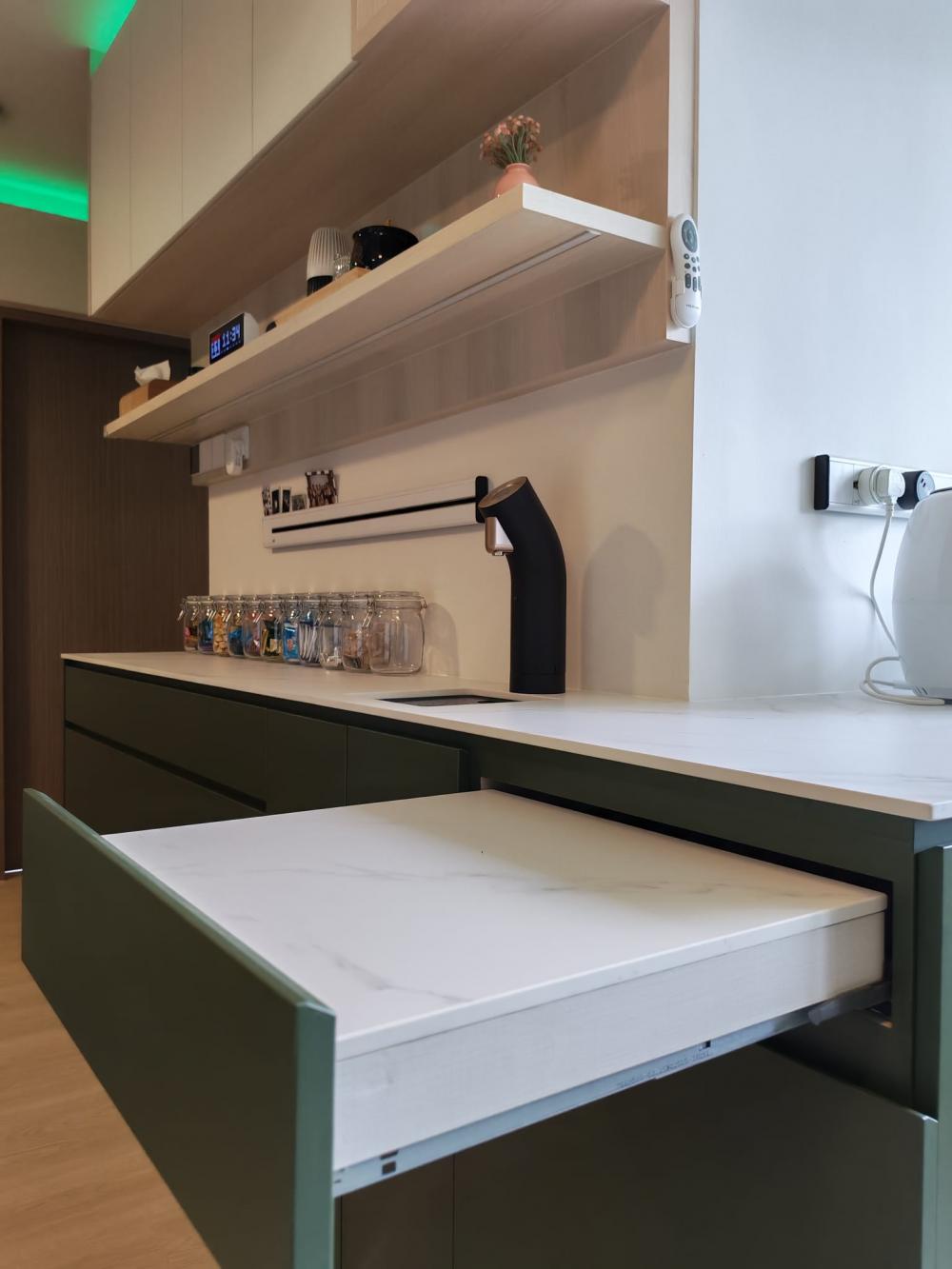 Contemporary Kitchen with Vinyl Flooring and Kitchen Island