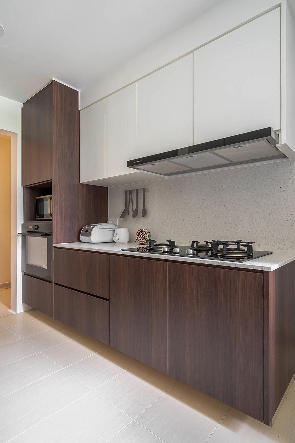 Modern Kitchen with Countertop and Homogeneous Tiles