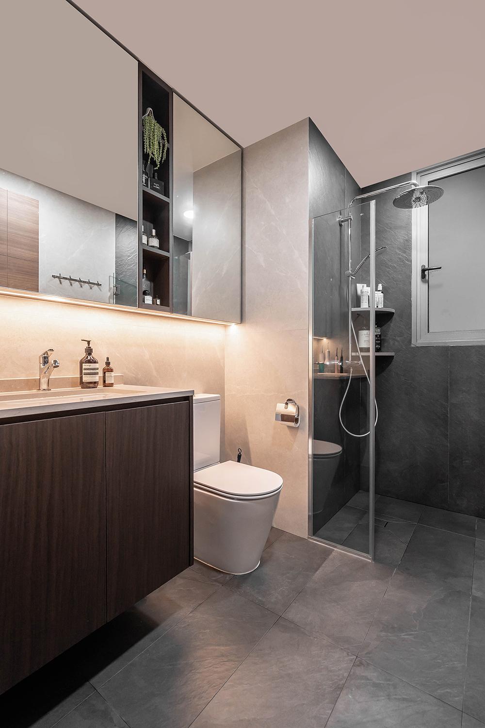 Modern Bathroom with Homogeneous Tiles and Mirror