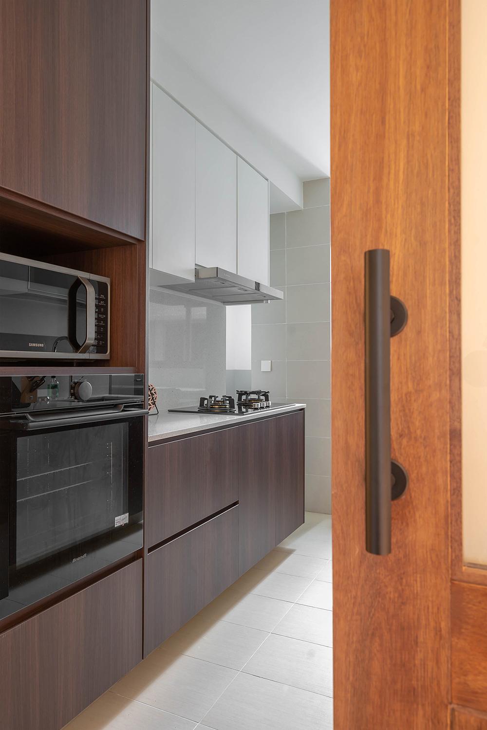Modern Kitchen with Countertop and Homogeneous Tiles