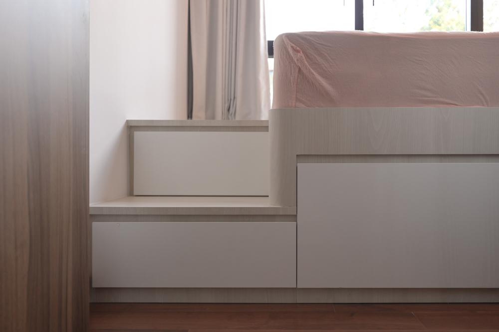Modern Bedroom with Platform Bed and Built-in Bed