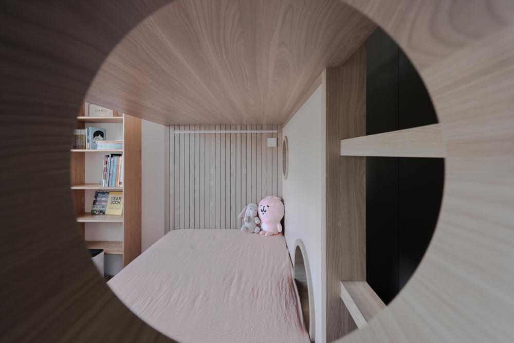 Modern Bedroom with Bookshelf and Feature Wall