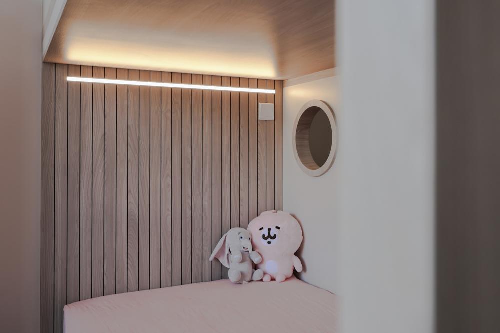Modern Bedroom with Feature Wall and Built-in Bed