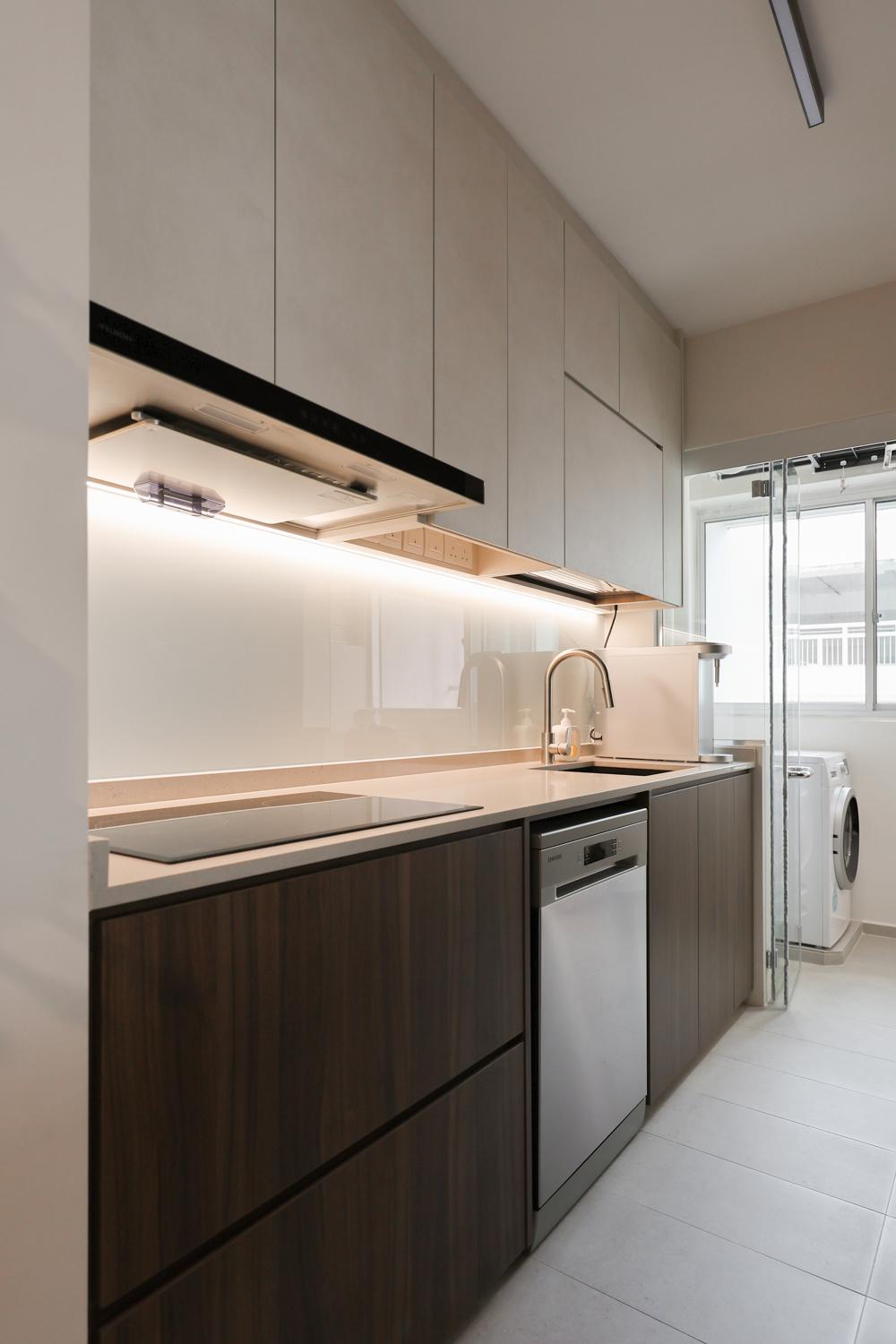 Modern Kitchen with Countertop and Homogeneous Tiles