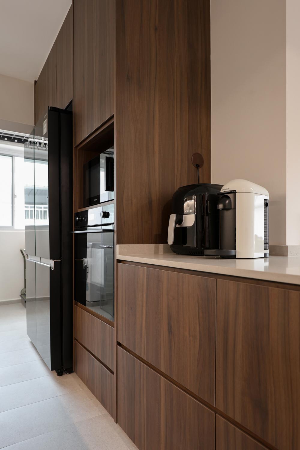 Modern Kitchen with Homogeneous Tiles and Kitchen Cabinets