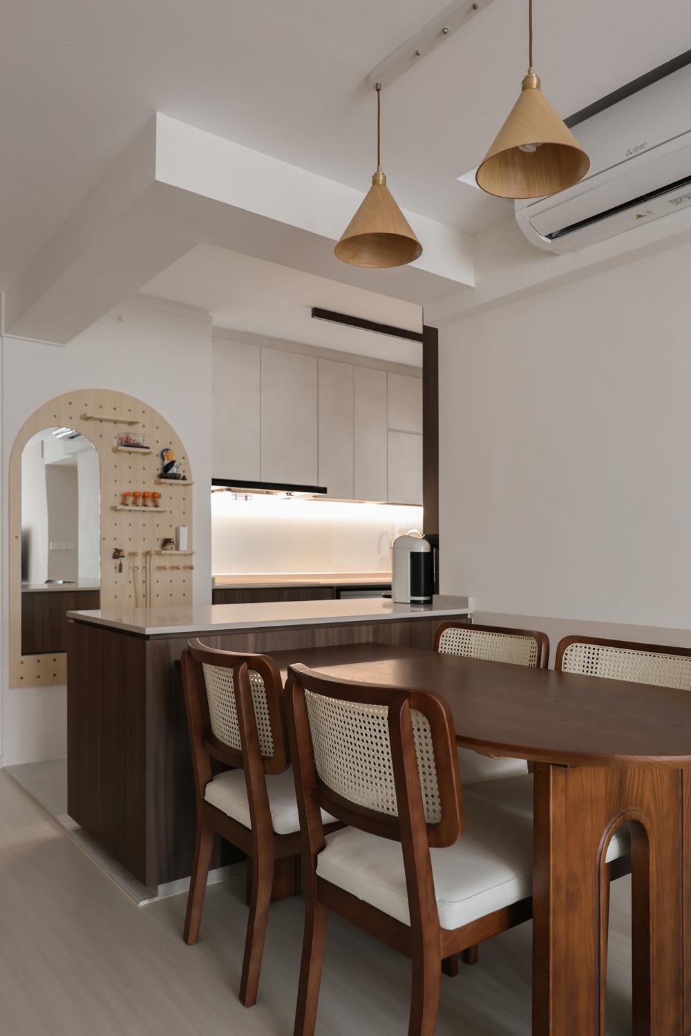 Modern Dining Room with Vinyl Flooring and Dining Table