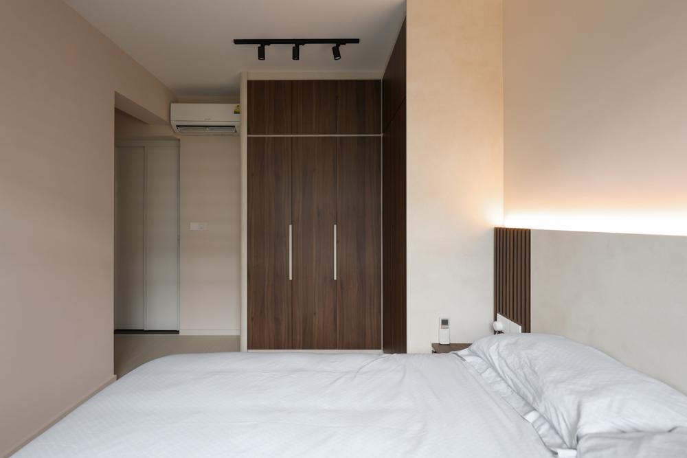Modern Bedroom with Vinyl Flooring and Wardrobe