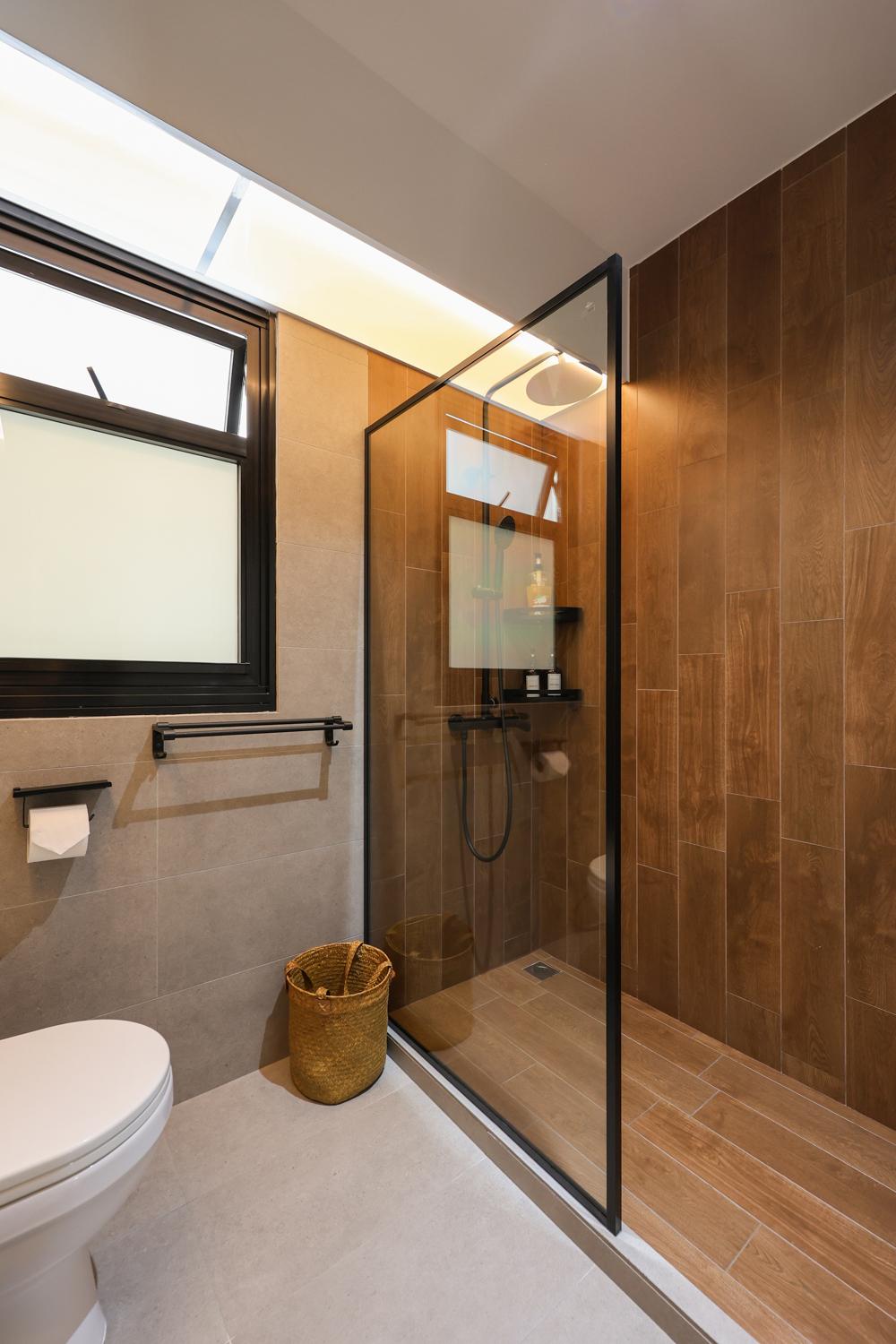 Industrial Bathroom with Homogeneous Tiles and Shower Screen