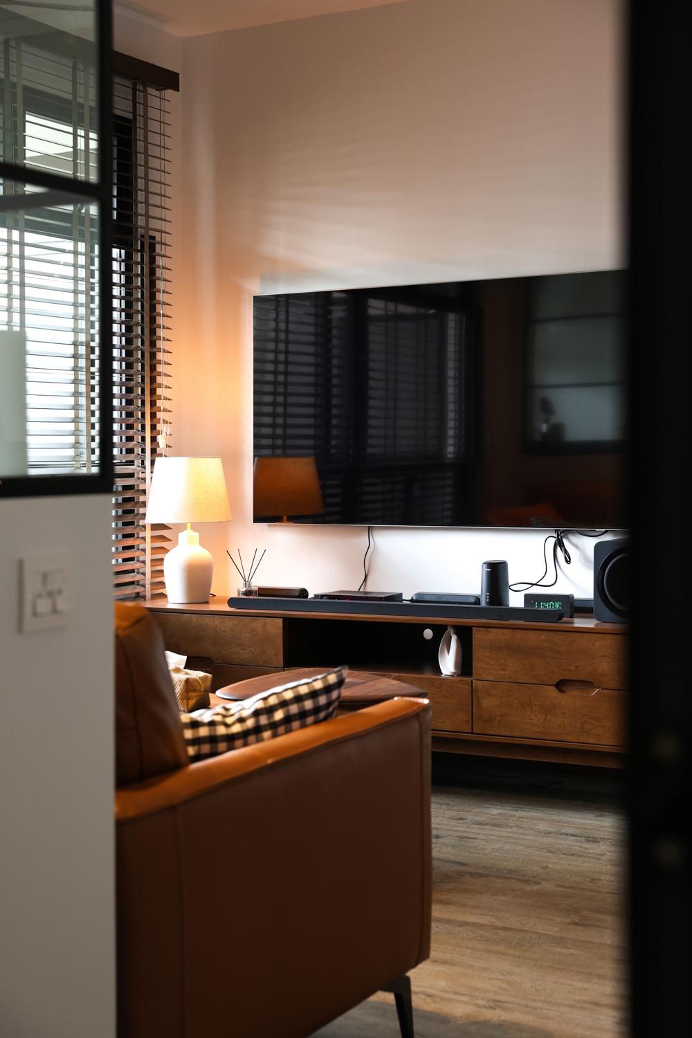 Industrial Living Room with Vinyl Flooring and Flooring