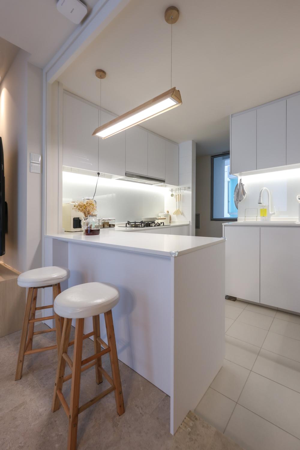 Modern Kitchen with Countertop and Homogeneous Tiles