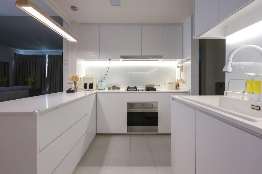 Modern Kitchen with Countertop and Open Kitchen