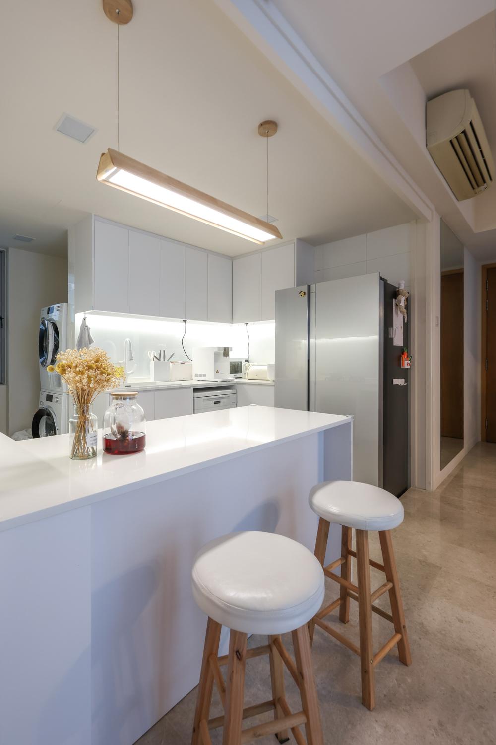 Modern Kitchen with Countertop and Open Kitchen