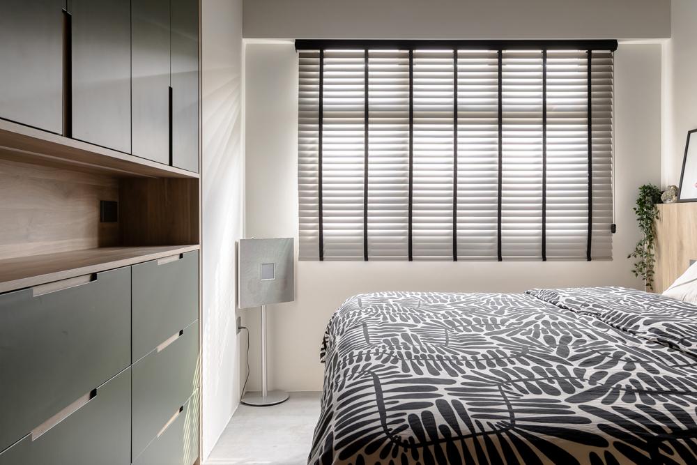 Modern Bedroom with Storage Cabinets and Display Cabinets