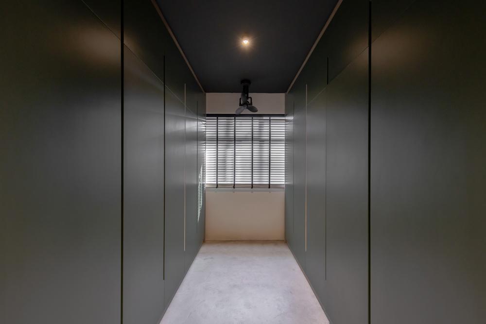 Modern Walk-in Wardrobe with Wardrobe and Paintings
