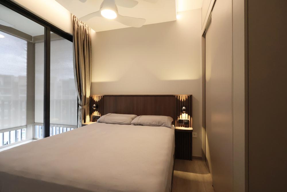 Contemporary Bedroom with Vinyl Flooring and Wardrobe