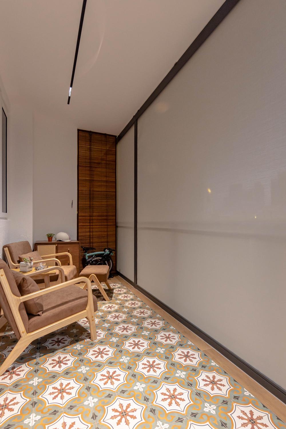 Asian Balcony with Homogeneous Tiles and Outdoor Chairs