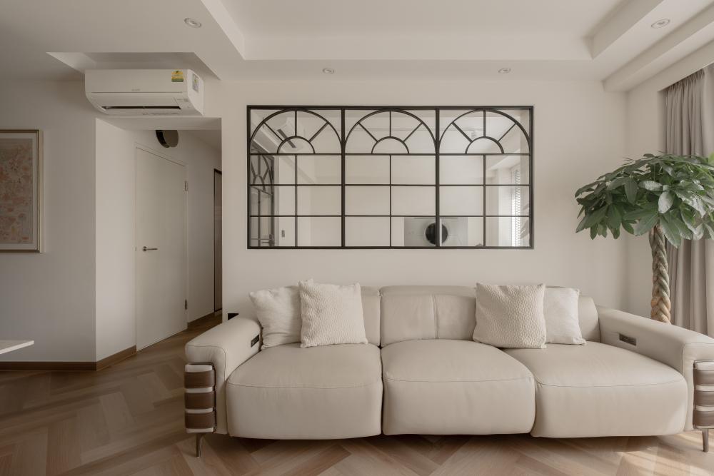 Vintage Living Room with Herringbone Tiling and Wood Flooring