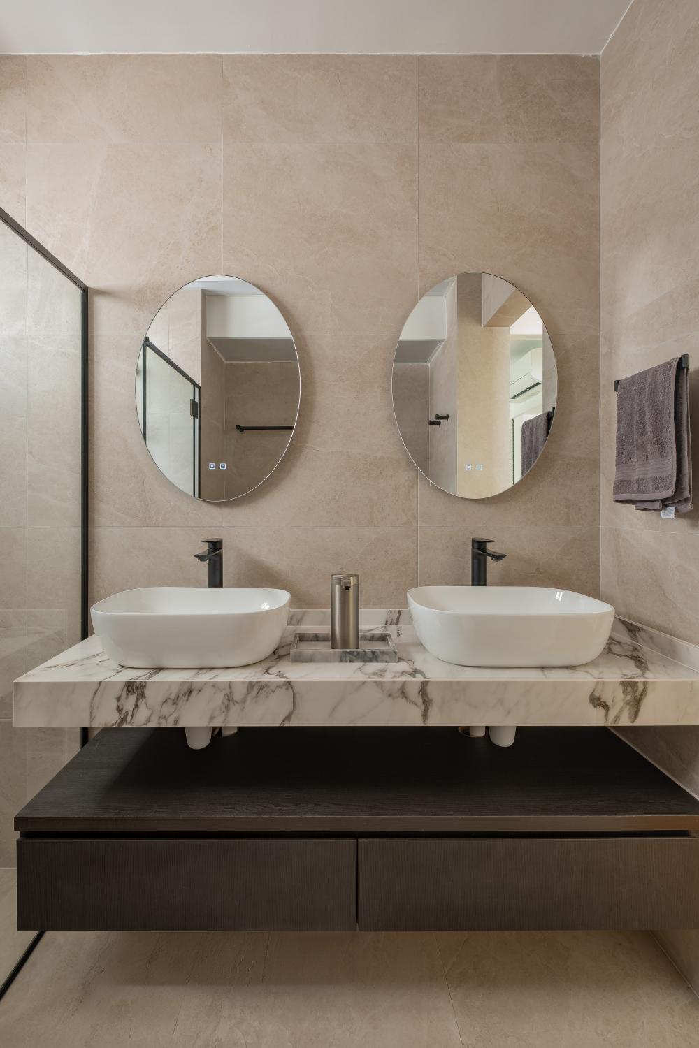 Vintage Bathroom with Homogeneous Tiles and Mirror