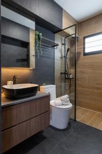Country Bathroom at Toa Payoh Sapphire