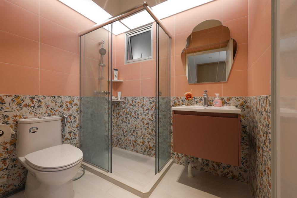 Modern Bathroom with Homogeneous Tiles and Mirror