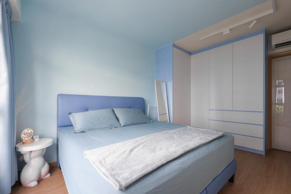 Modern Bedroom with Vinyl Flooring and Wardrobe