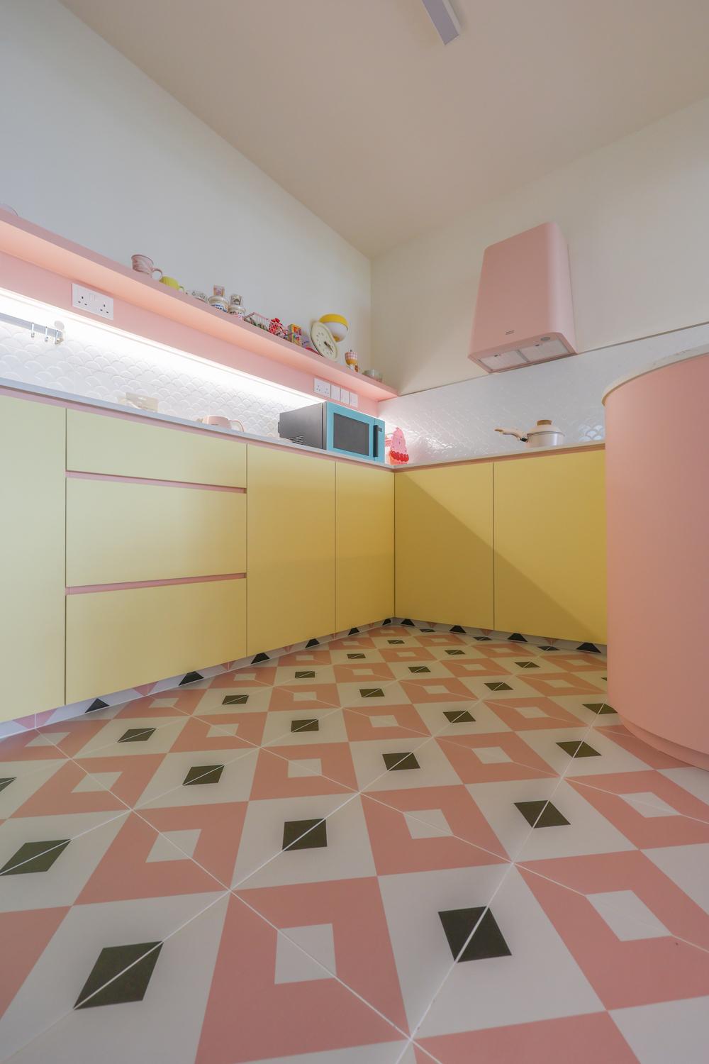 Modern Kitchen with Homogeneous Tiles and Open Kitchen