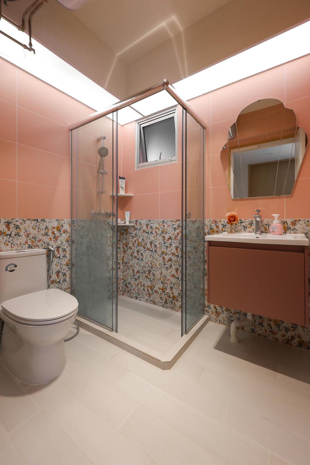 Modern Bathroom with Homogeneous Tiles and Mirror