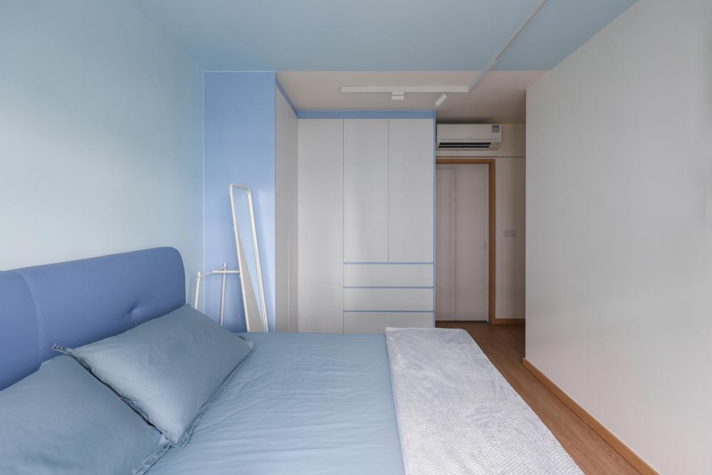 Modern Bedroom with Vinyl Flooring and Wardrobe