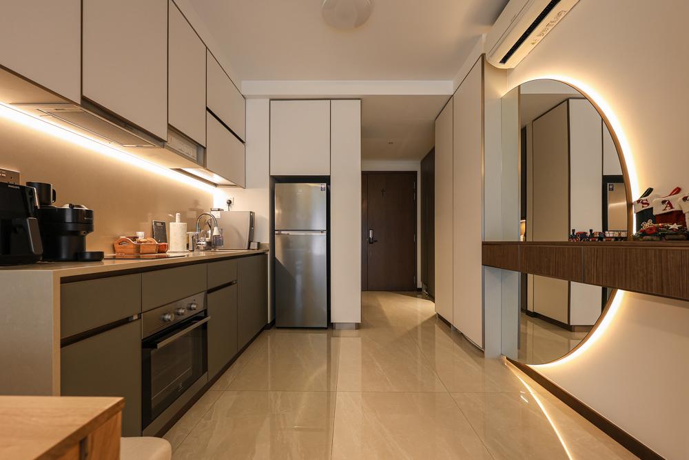Modern Kitchen with Mirror and Cove Lighting