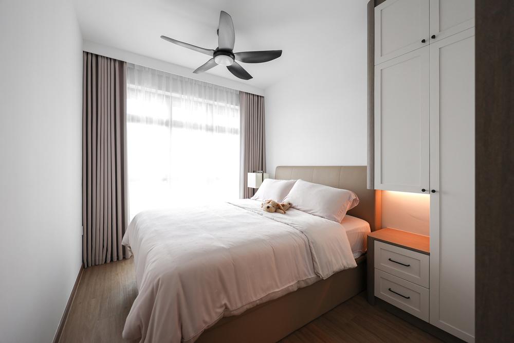 Asian Bedroom with Vinyl Flooring and Wardrobe
